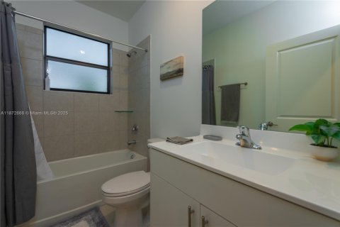Villa ou maison à vendre à Miami, Floride: 4 chambres, 176.89 m2 № 1927963 - photo 19