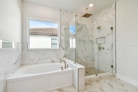 House in Tampa, Florida 5 bedrooms, 296.54 sq.m. № 2224370 - photo 27
