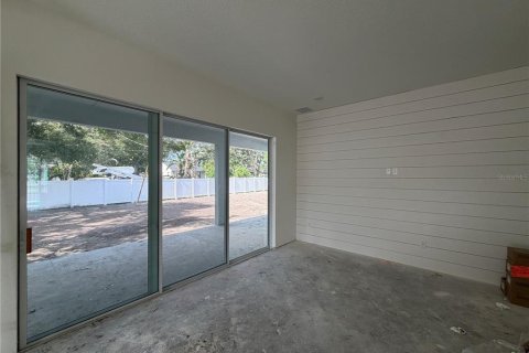 House in Tampa, Florida 5 bedrooms, 296.54 sq.m. № 2224370 - photo 12