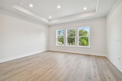 House in Tampa, Florida 5 bedrooms, 296.54 sq.m. № 2224370 - photo 25