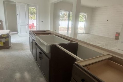 House in Tampa, Florida 5 bedrooms, 296.54 sq.m. № 2224370 - photo 10