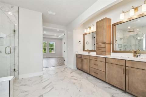 House in Tampa, Florida 5 bedrooms, 296.54 sq.m. № 2224370 - photo 26