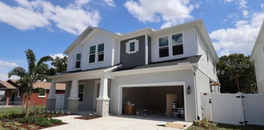 House in Tampa, Florida 5 bedrooms, 296.54 sq.m. № 2224370
