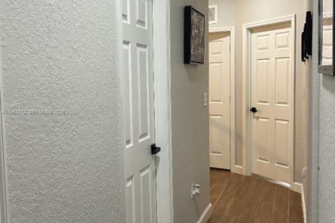 Touwnhouse à vendre à Homestead, Floride: 4 chambres, 161.28 m2 № 2004770 - photo 10