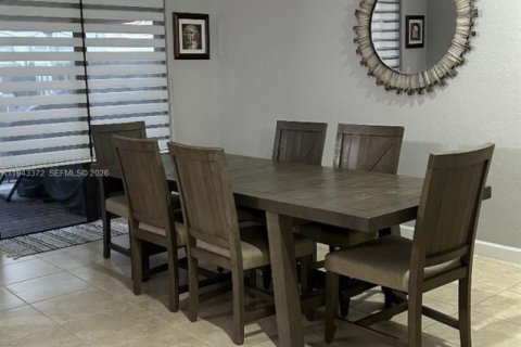 Touwnhouse à vendre à Homestead, Floride: 4 chambres, 161.28 m2 № 2004770 - photo 3