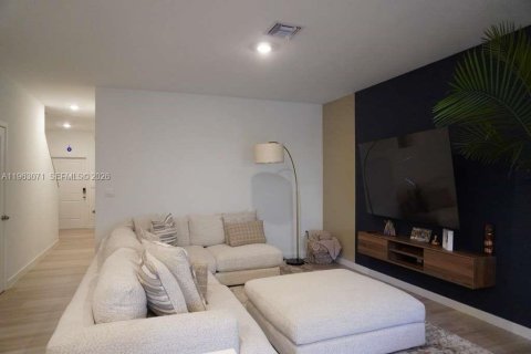 Touwnhouse à louer à Pompano Beach, Floride: 3 chambres, 148.36 m2 № 2026668 - photo 12