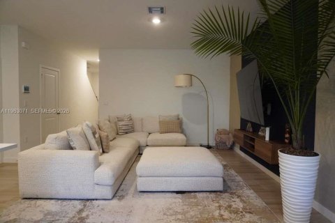 Touwnhouse à louer à Pompano Beach, Floride: 3 chambres, 148.36 m2 № 2026668 - photo 9