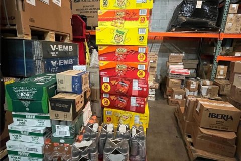 Propiedad comercial en venta en Miami, Florida № 1990318 - foto 4