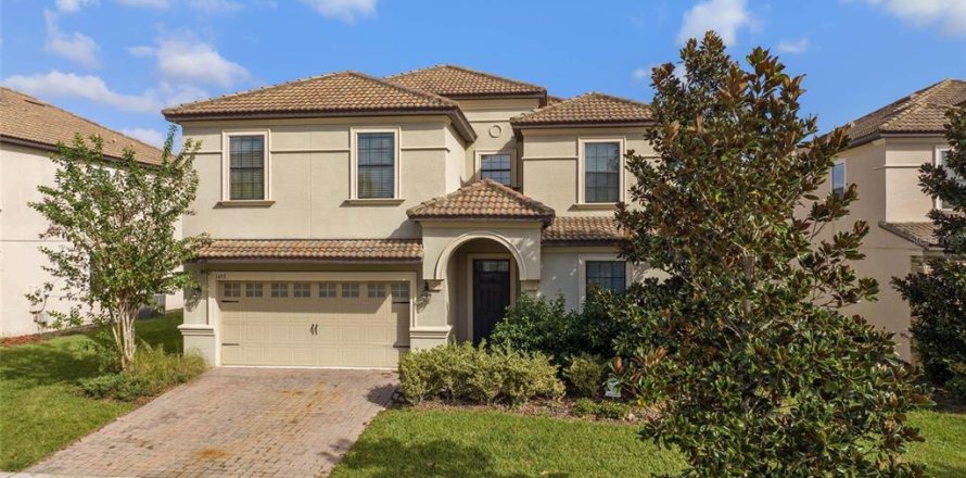 House in Davenport, Florida 8 bedrooms, 363.15 sq.m. № 1916676