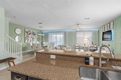 House in Davenport, Florida 8 bedrooms, 363.15 sq.m. № 1916676 - photo 16