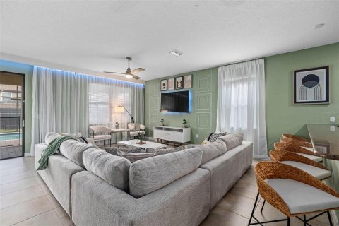 House in Davenport, Florida 8 bedrooms, 363.15 sq.m. № 1916676 - photo 26
