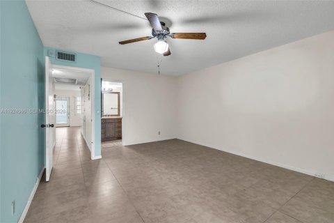 Condo in Deerfield Beach, Florida, 2 bedrooms  № 1982679 - photo 19