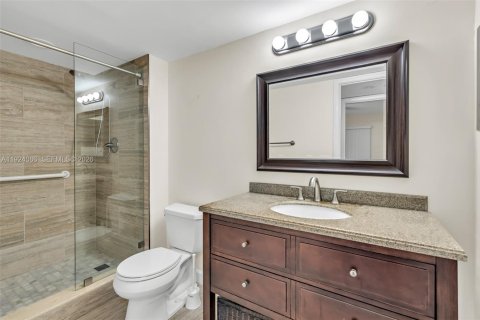 Condo in Deerfield Beach, Florida, 2 bedrooms  № 1982679 - photo 16