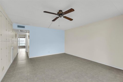 Condo in Deerfield Beach, Florida, 2 bedrooms  № 1982679 - photo 12