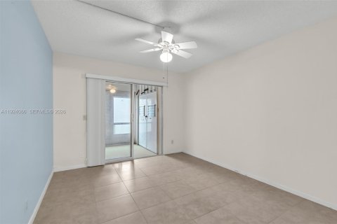Condo in Deerfield Beach, Florida, 2 bedrooms  № 1982679 - photo 23