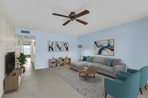 Condo in Deerfield Beach, Florida, 2 bedrooms  № 1982679 - photo 13