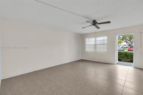 Condo in Deerfield Beach, Florida, 2 bedrooms  № 1982679 - photo 14