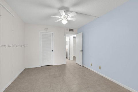 Condo in Deerfield Beach, Florida, 2 bedrooms  № 1982679 - photo 25
