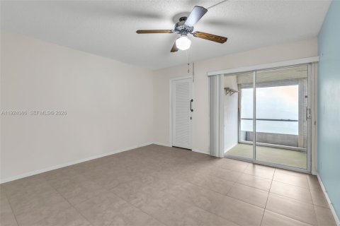 Condo in Deerfield Beach, Florida, 2 bedrooms  № 1982679 - photo 17