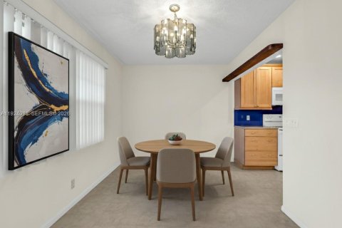 Condo in Deerfield Beach, Florida, 2 bedrooms  № 1982679 - photo 10