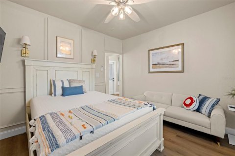 Immobilier commercial à vendre à Saint Pete Beach, Floride: 5 chambres, 224.92 m2 № 1884947 - photo 21