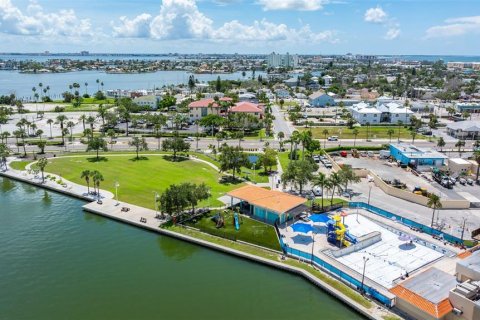 Immobilier commercial à vendre à Saint Pete Beach, Floride: 5 chambres, 224.92 m2 № 1884947 - photo 12