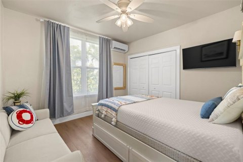Immobilier commercial à vendre à Saint Pete Beach, Floride: 5 chambres, 224.92 m2 № 1884947 - photo 20