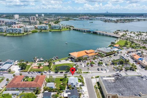 Immobilier commercial à vendre à Saint Pete Beach, Floride: 5 chambres, 224.92 m2 № 1884947 - photo 17