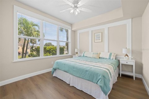 Immobilier commercial à vendre à Saint Pete Beach, Floride: 5 chambres, 224.92 m2 № 1884947 - photo 4