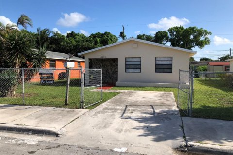 House in Miami, Florida 3 bedrooms, 118.36 sq.m. № 2012420