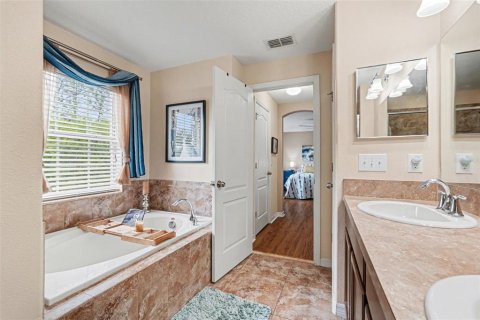 Townhouse in Tampa, Florida 3 bedrooms, 184.69 sq.m. № 2093983 - photo 26