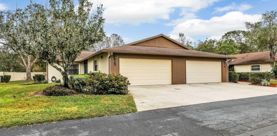 House in Sarasota, Florida 2 bedrooms, 134.8 sq.m. № 2092191