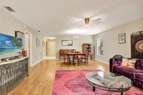 House in Sarasota, Florida 2 bedrooms, 134.8 sq.m. № 2092191 - photo 2