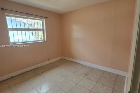 House in Fort Lauderdale, Florida 3 bedrooms, 81.75 sq.m. № 2040565 - photo 7