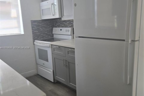 House in Fort Lauderdale, Florida 3 bedrooms, 81.75 sq.m. № 2040565 - photo 4