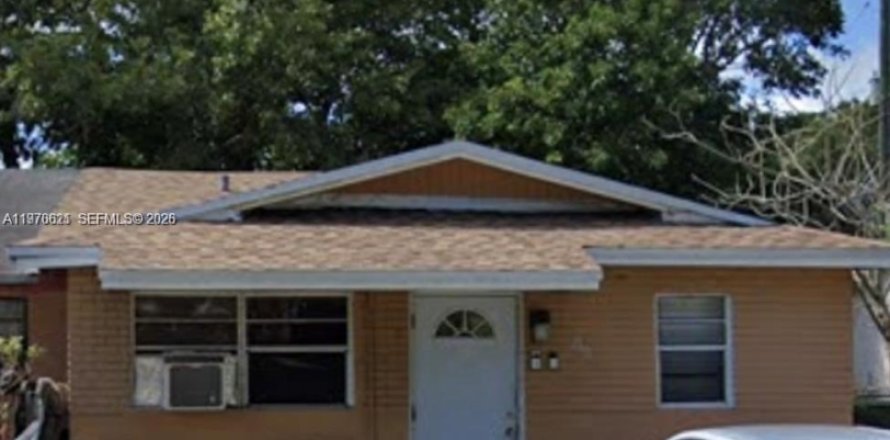 House in Fort Lauderdale, Florida 3 bedrooms, 81.75 sq.m. № 2040565