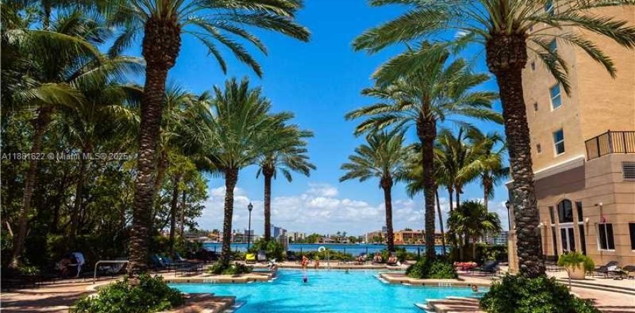 Condominio en Sunny Isles Beach, Florida, 3 dormitorios № 1924815