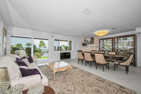Condo in Dunedin, Florida, 2 bedrooms  № 2266991 - photo 10