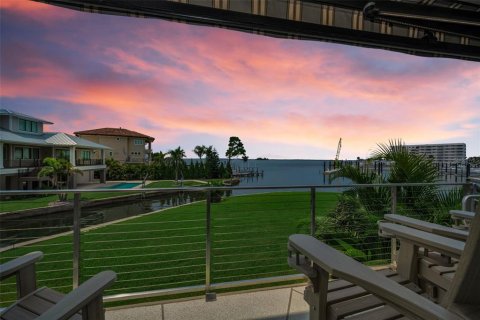 Condo in Dunedin, Florida, 2 bedrooms  № 2266991 - photo 12