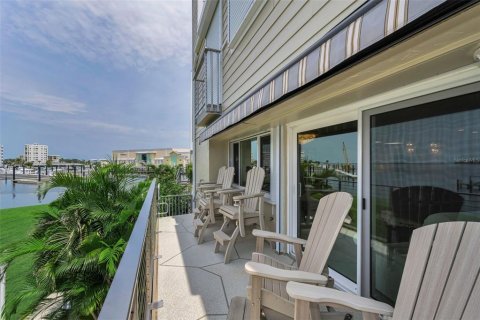 Condo in Dunedin, Florida, 2 bedrooms  № 2266991 - photo 18
