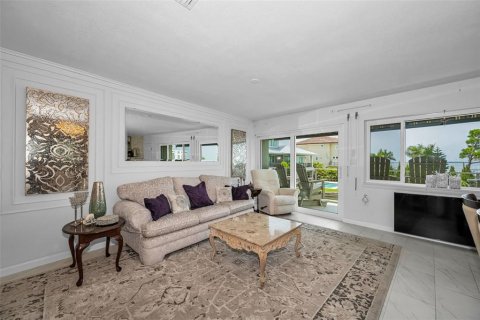 Condo in Dunedin, Florida, 2 bedrooms  № 2266991 - photo 11