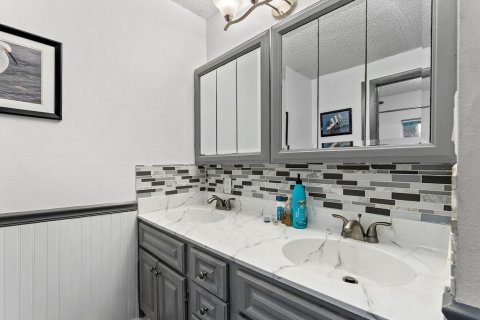 Villa ou maison à vendre à St. Lucie, Floride: 3 chambres, 195.84 m2 № 2417764 - photo 11