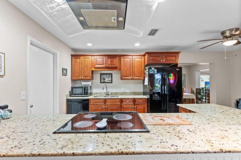 Villa ou maison à vendre à St. Lucie, Floride: 3 chambres, 195.84 m2 № 2417764 - photo 4
