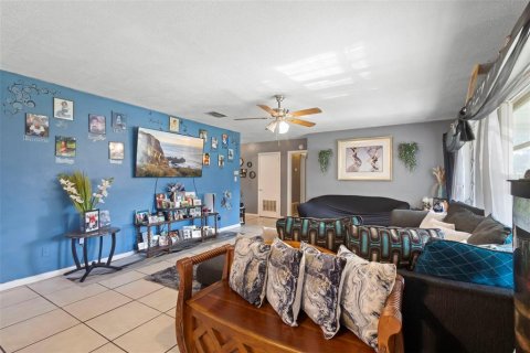 House in Orlando, Florida 3 bedrooms, 140.65 sq.m. № 1904240 - photo 11