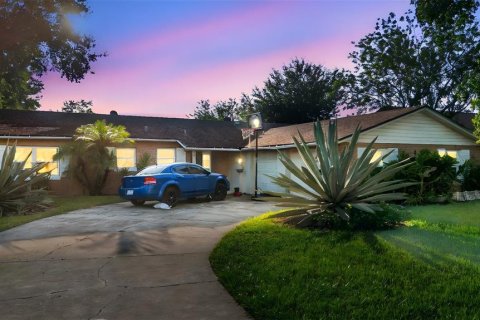 House in Orlando, Florida 3 bedrooms, 140.65 sq.m. № 1904240 - photo 1