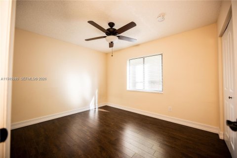 House in Sunrise, Florida 4 bedrooms, 175.21 sq.m. № 1999895 - photo 10