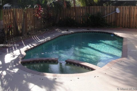 House in Sunrise, Florida 4 bedrooms, 175.21 sq.m. № 1999895 - photo 20