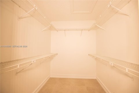 House in Sunrise, Florida 4 bedrooms, 175.21 sq.m. № 1999895 - photo 7