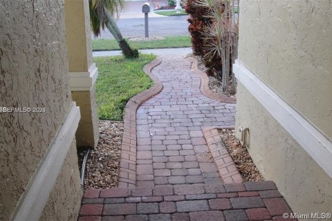 House in Sunrise, Florida 4 bedrooms, 175.21 sq.m. № 1999895 - photo 16