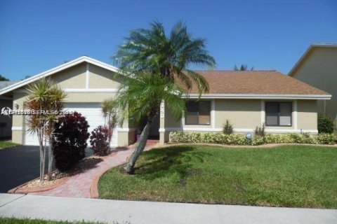 House in Sunrise, Florida 4 bedrooms, 175.21 sq.m. № 1999895